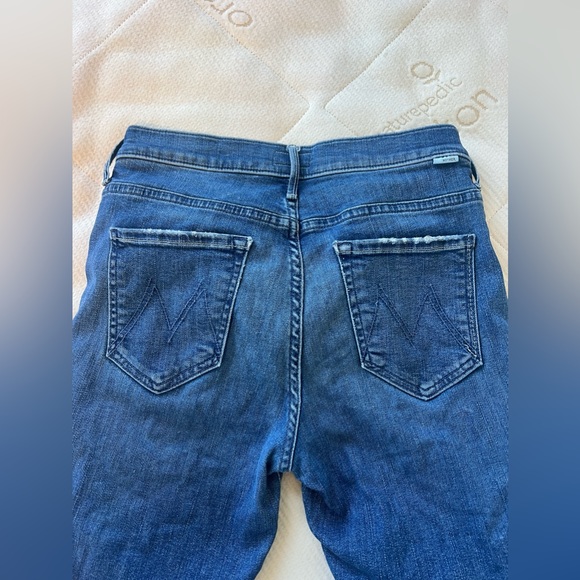 MOTHER Insider Crop Step Fray Jeans - Picture 2 of 7